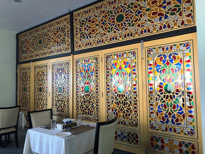 سقف کشسان لابل در هتل قصر بوتانیک